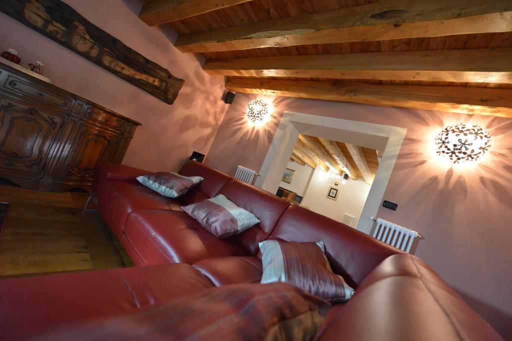 Villa Au Berceau Du Bien-Etre Chambave Habitación foto